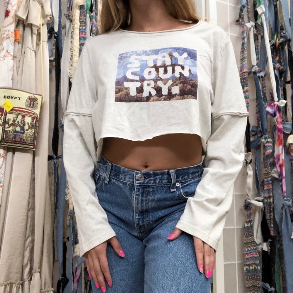 STAY COUNTRY long-sleeves cropped tee